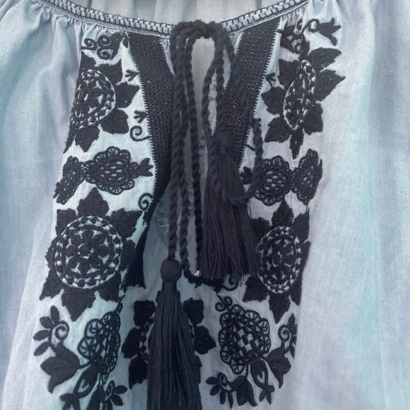 Size 2X Crown&Ivy chambray top, scoop neck with navy tie and embroidery BOHO! - Picture 3 of 8